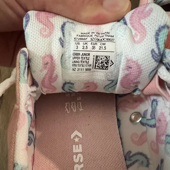 Pink Converse - Picture 3 of 4